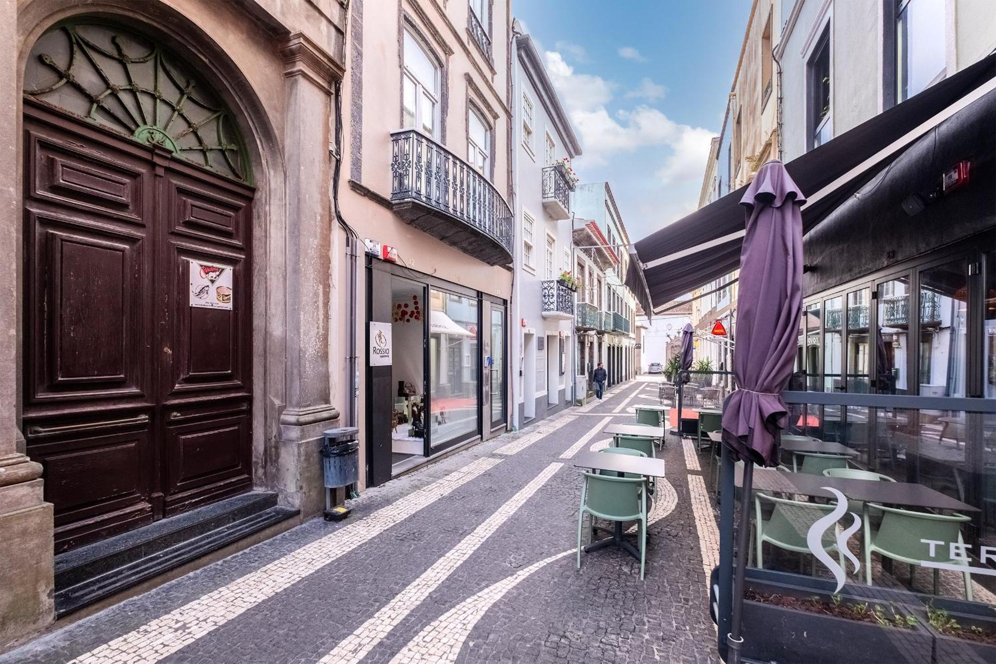 Ponta Delgada Flats - Host & Chill Apartment Luaran gambar