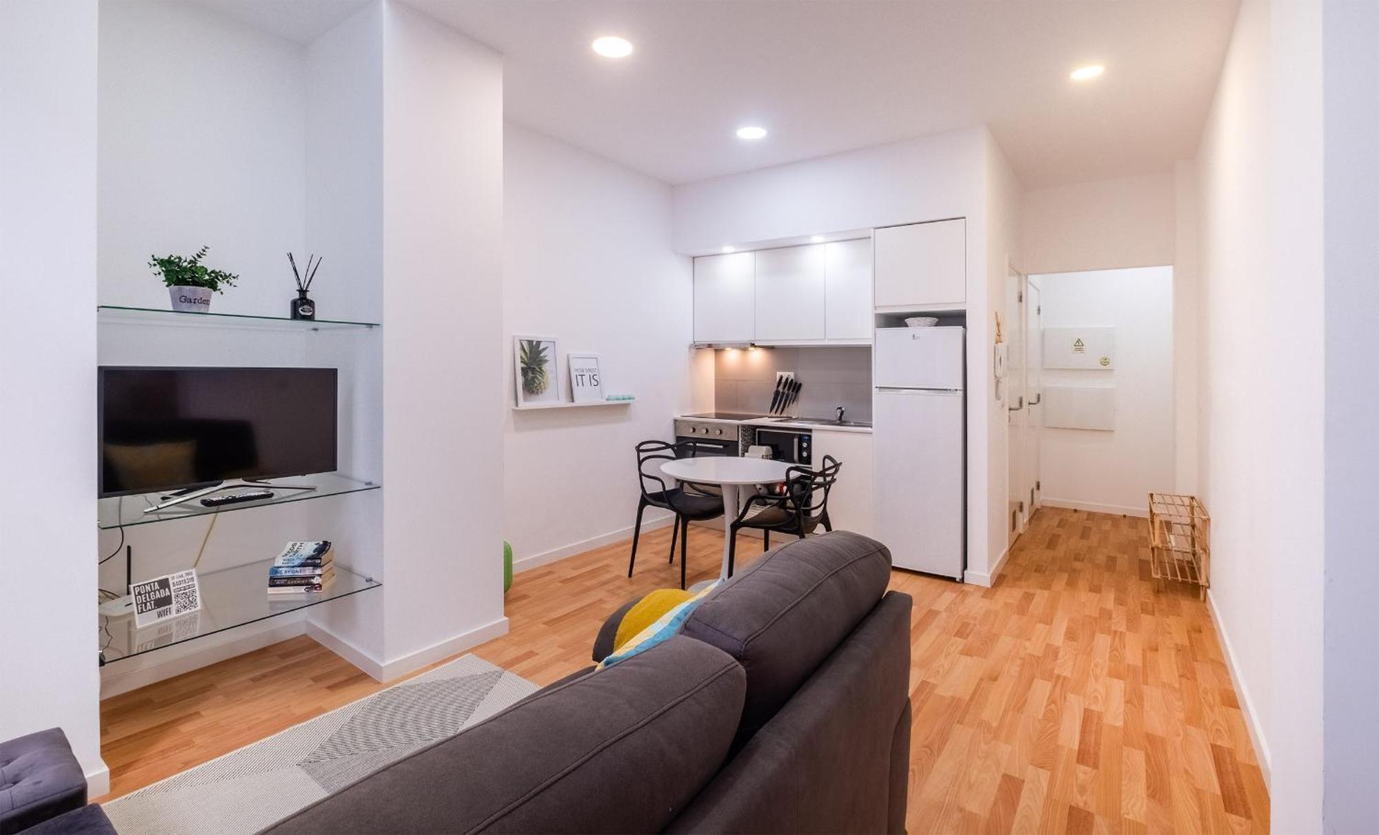 Ponta Delgada Flats - Host & Chill Apartment Luaran gambar