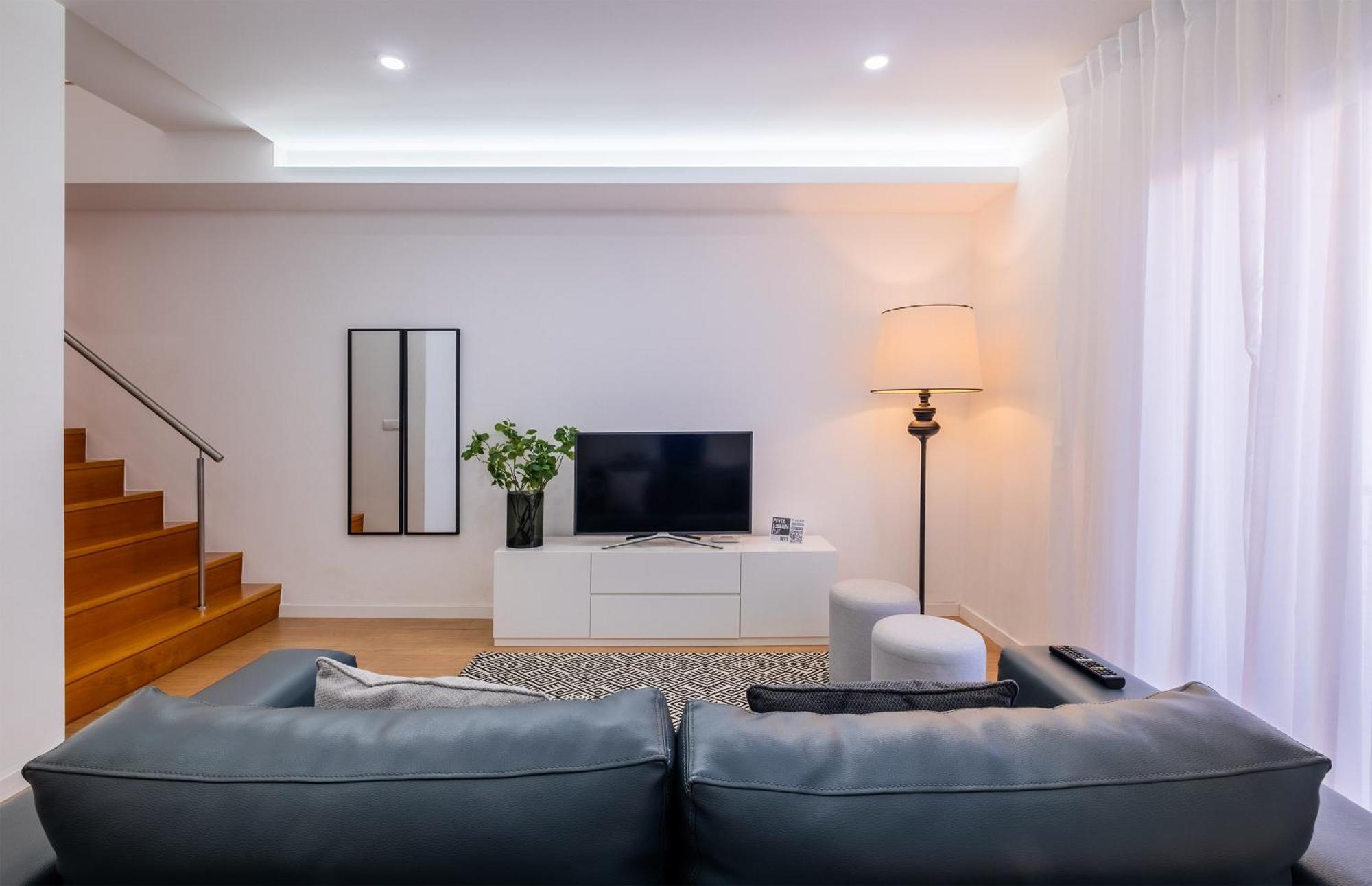Ponta Delgada Flats - Host & Chill Apartment Luaran gambar