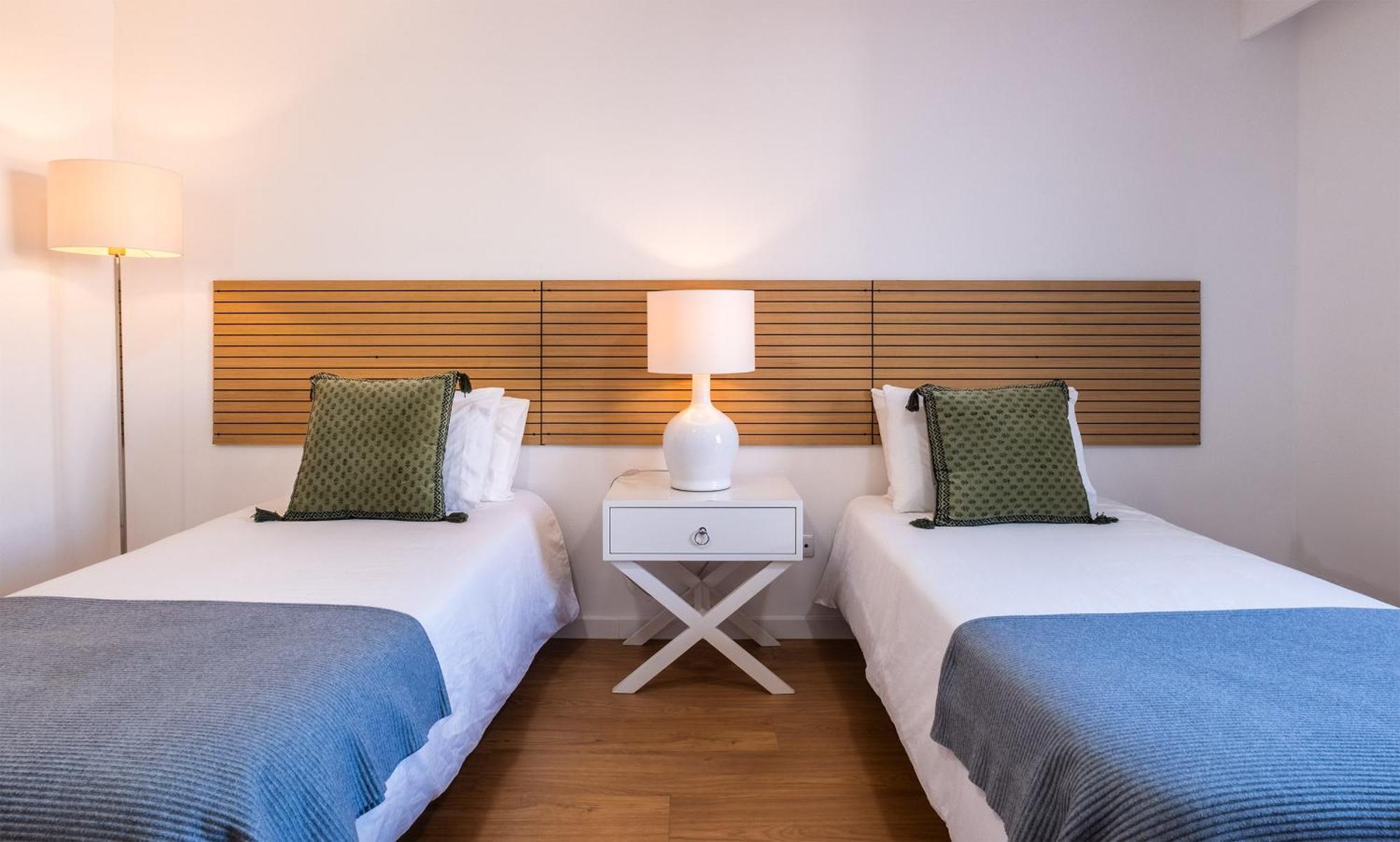 Ponta Delgada Flats - Host & Chill Apartment Luaran gambar
