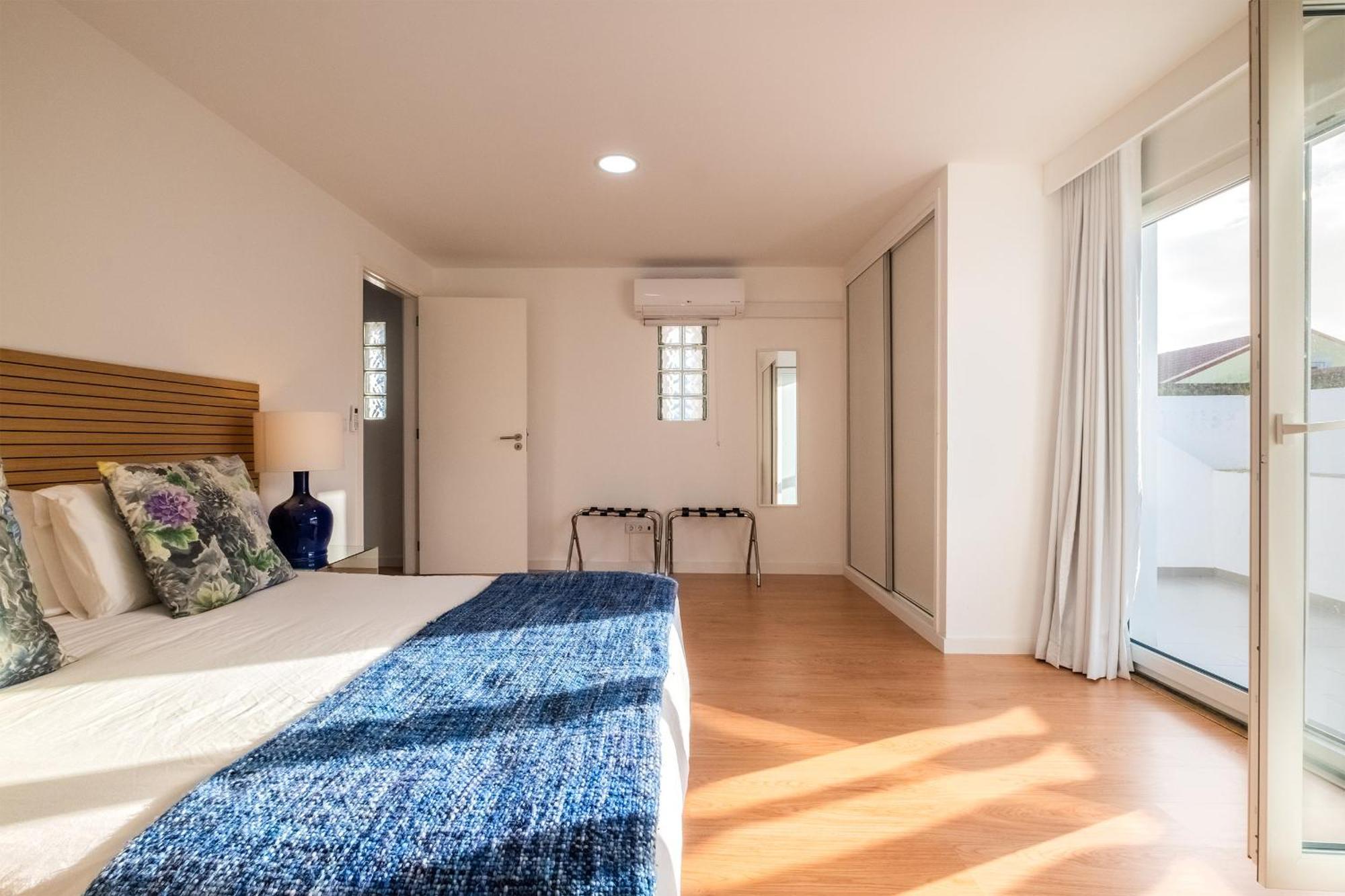 Ponta Delgada Flats - Host & Chill Apartment Luaran gambar