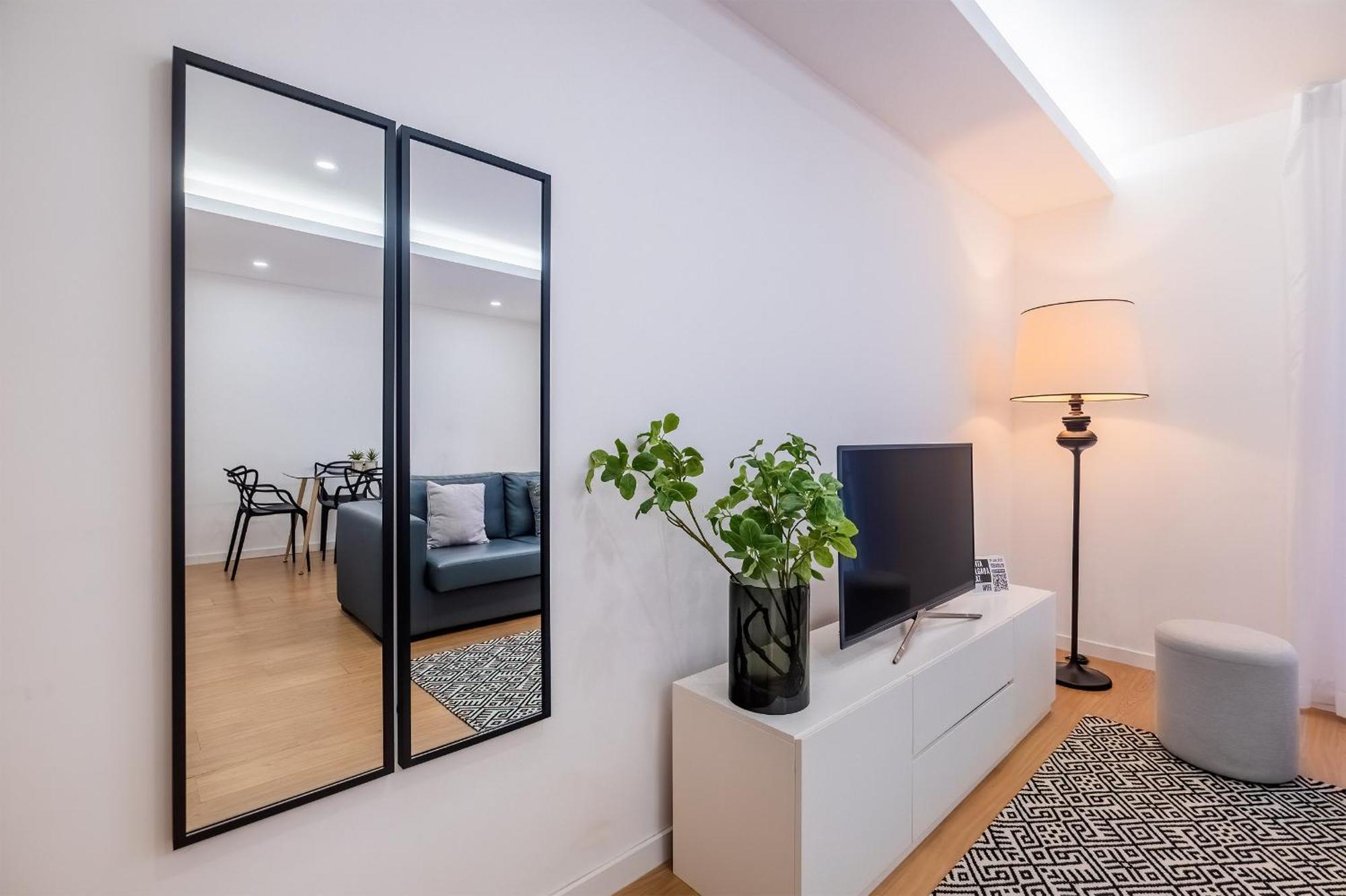 Ponta Delgada Flats - Host & Chill Apartment Luaran gambar